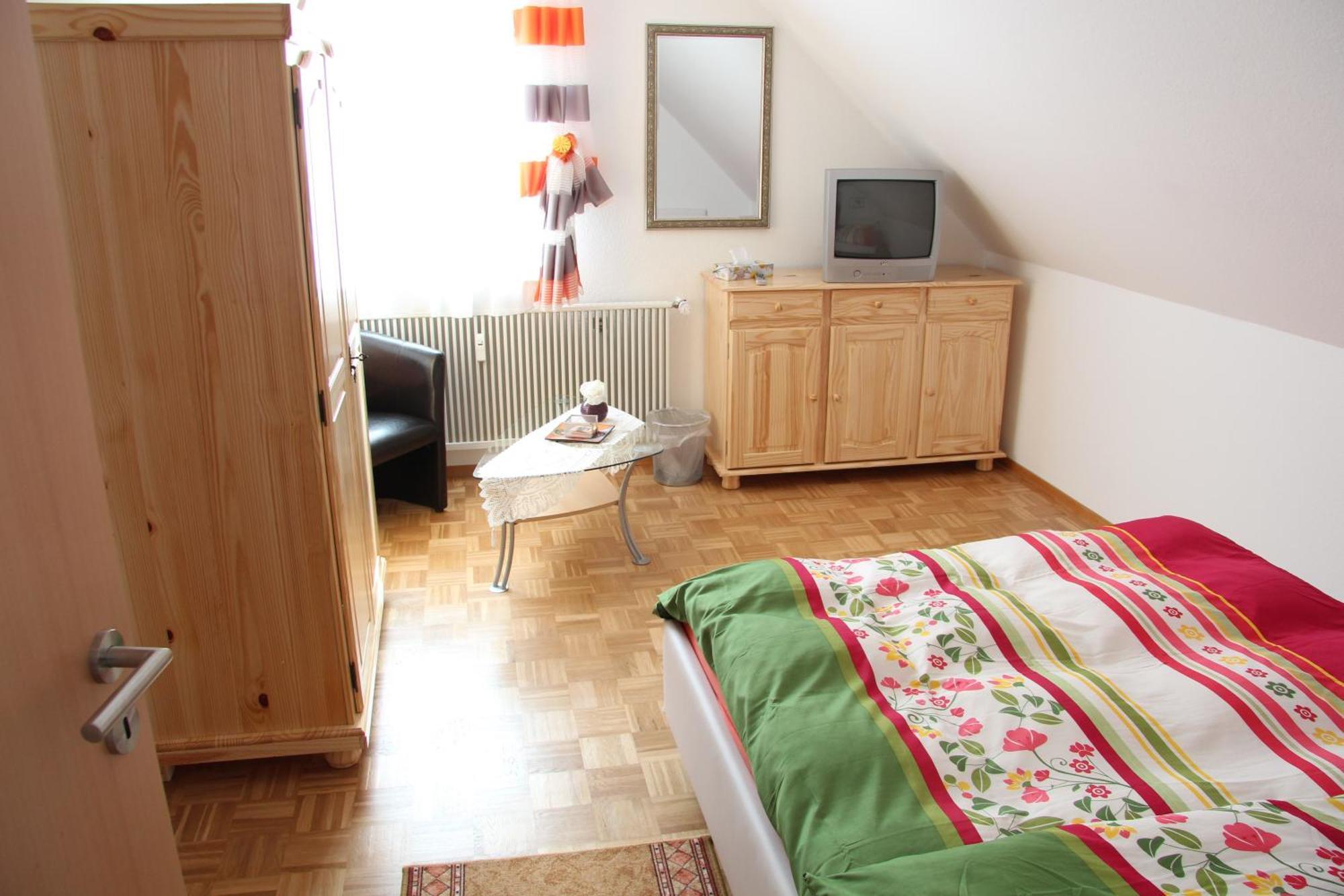 Hotel Am Schloss Neuenstein Neuenstein (Baden-Wurttemberg) Quarto foto