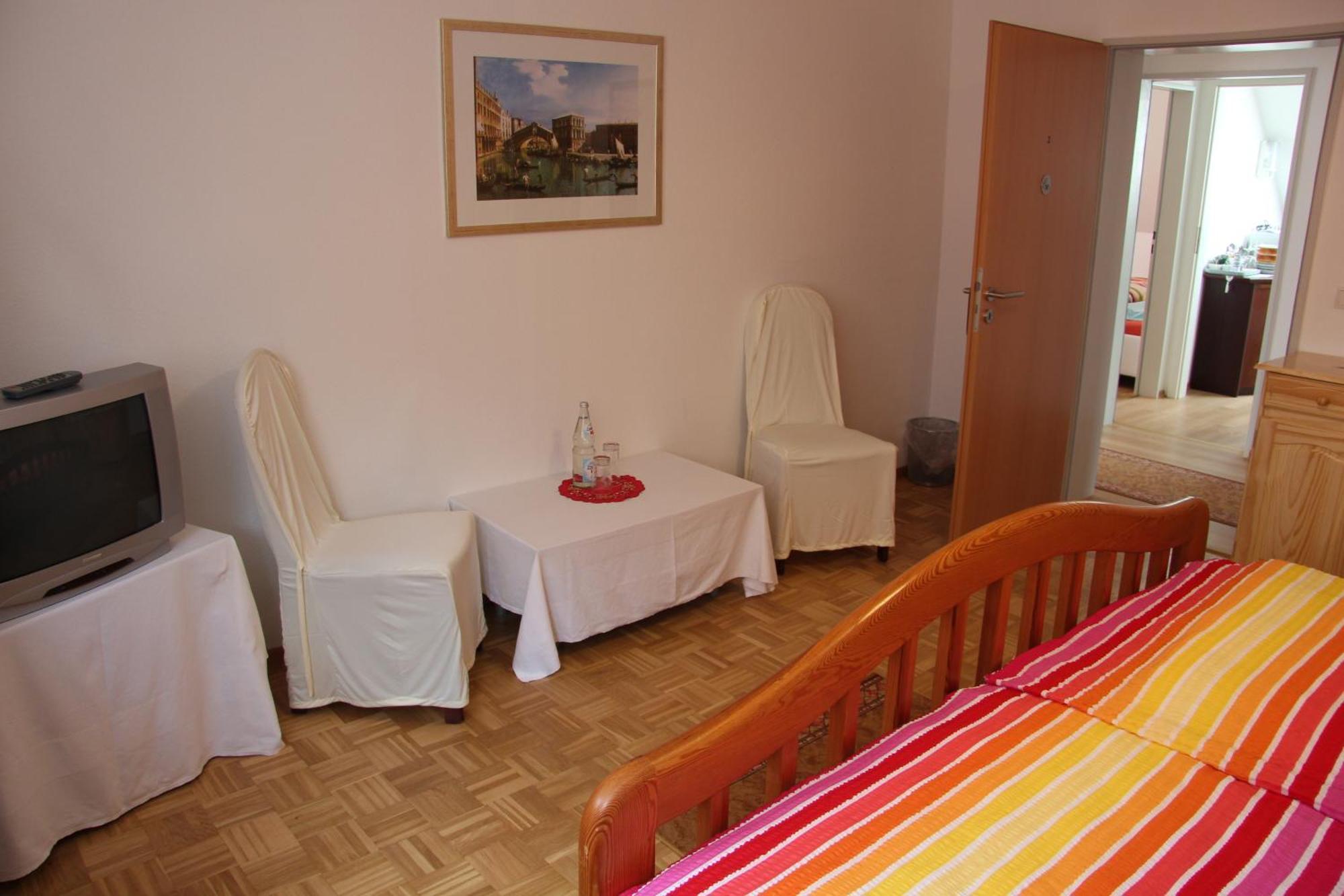 Hotel Am Schloss Neuenstein Neuenstein (Baden-Wurttemberg) Quarto foto