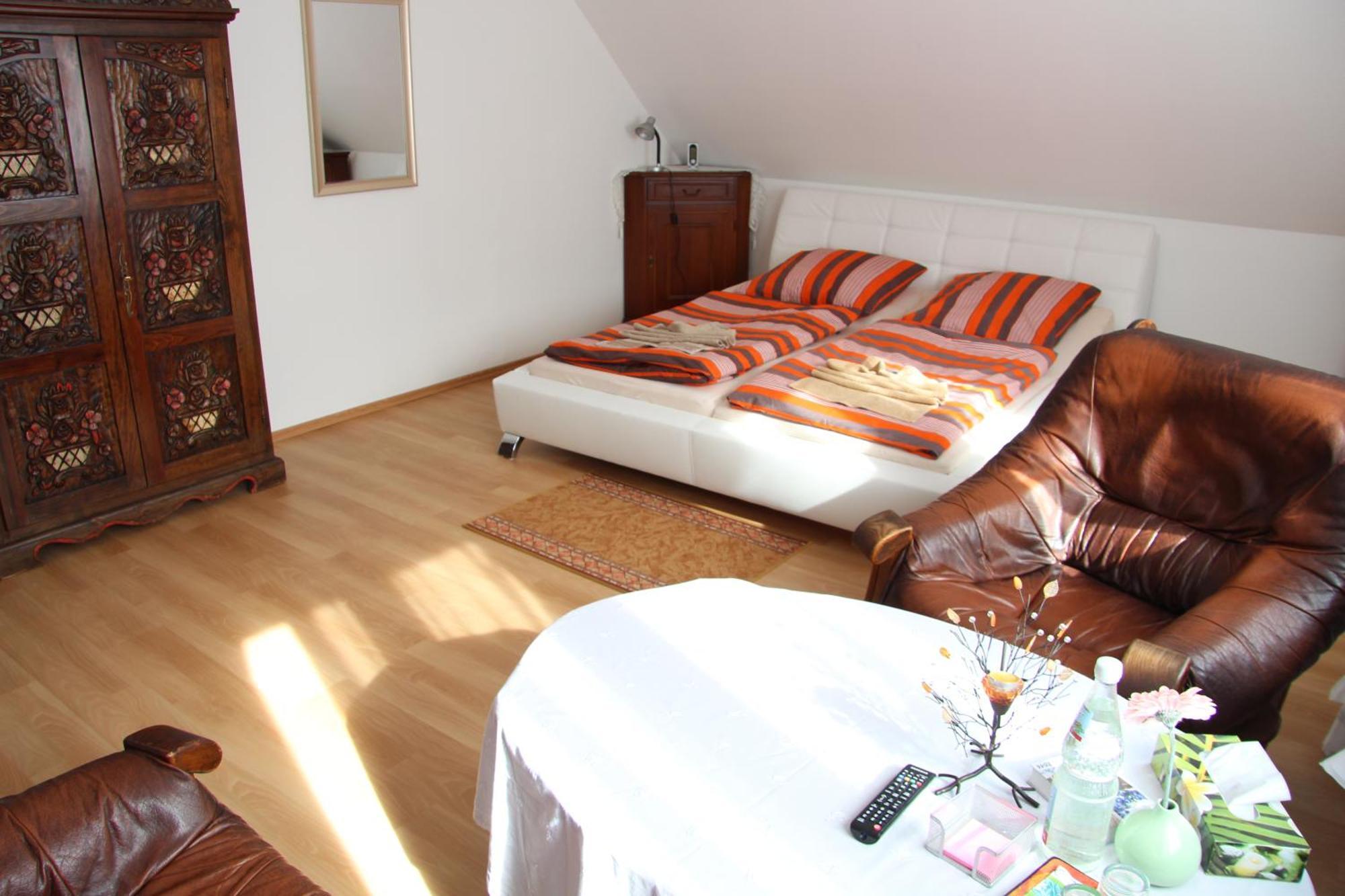Hotel Am Schloss Neuenstein Neuenstein (Baden-Wurttemberg) Quarto foto