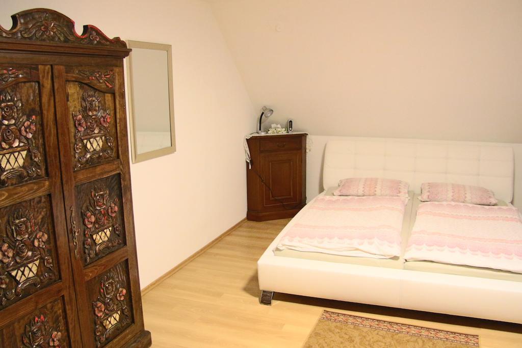 Hotel Am Schloss Neuenstein Neuenstein (Baden-Wurttemberg) Quarto foto