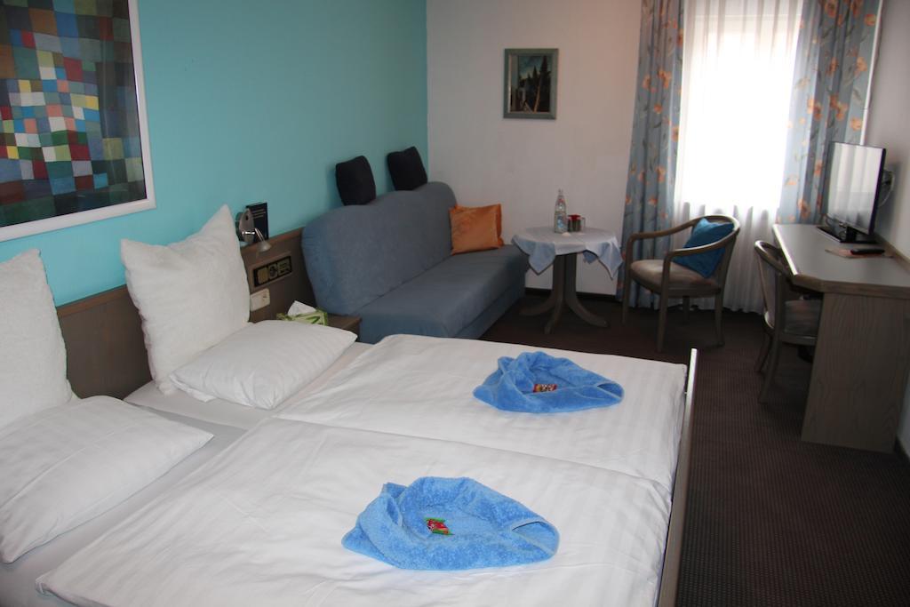 Hotel Am Schloss Neuenstein Neuenstein (Baden-Wurttemberg) Quarto foto